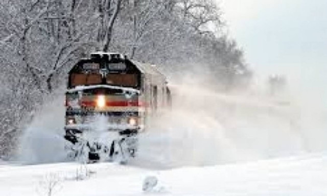 Καιρός Live -Λάρισα: Ακινητοποιήθηκε αμαξοστοιχία εξαιτίας του παγετού