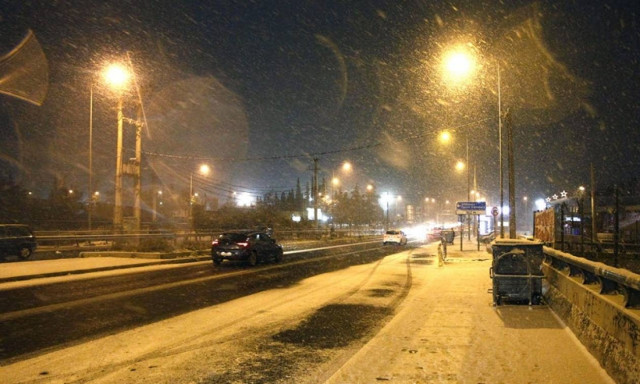 Καιρός Τώρα: Σοβαρά προβλήματα στους δρόμους της Αττικής - Πού υπάρχει απαγόρευση κυκλοφορίας