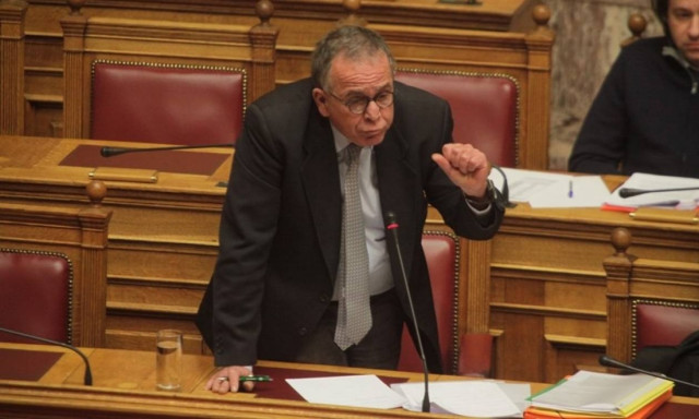 Σκληρή σύγκρουση στη Βουλή για τους πρόσφυγες που ξεπαγιάζουν - Μουζάλας: «Φταίει η ΝΔ»