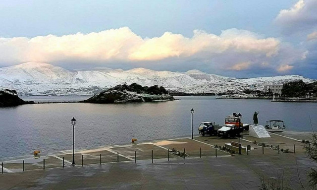 Καιρός Live: Αποκλεισμένοι κάτοικοι στις Οινούσσες – Το ξέσπασμα του δημάρχου (vid)