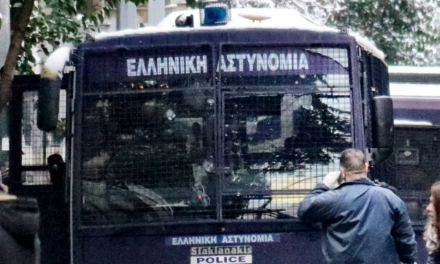 Επίθεση Γραφεία ΠΑΣΟΚ: Φωτογραφίες - ντοκουμέντο από το ένοπλο χτύπημα (pics)