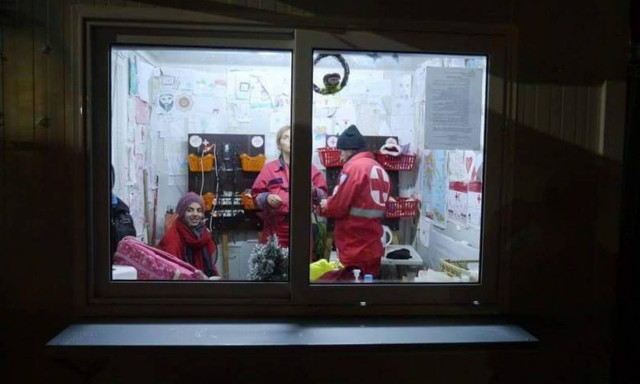 Στους προσφυγικούς καταυλισμούς της Μυτιλήνης ο Ερυθρός Σταυρός