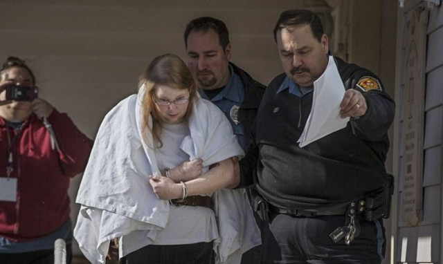 Η απόλυτη φρίκη: Έβαλε το σύντροφό της να βιάσει και να τεμαχίσει την κόρη της ενώ αυτή αυνανιζόταν