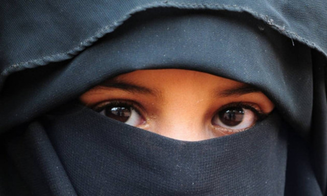 Σοκ στον μουσουλμανικό κόσμο: Απαγορεύθηκε η κατασκευή και πώληση μπούρκας στο Μαρόκο