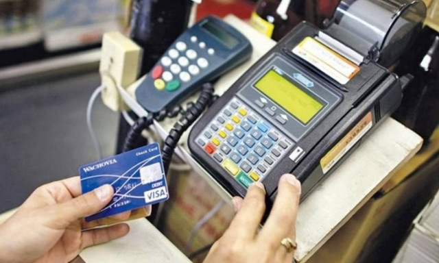 ΔΕΚΟ και τηλέφωνα στο αφορολόγητο με «πλαστικό» χρήμα