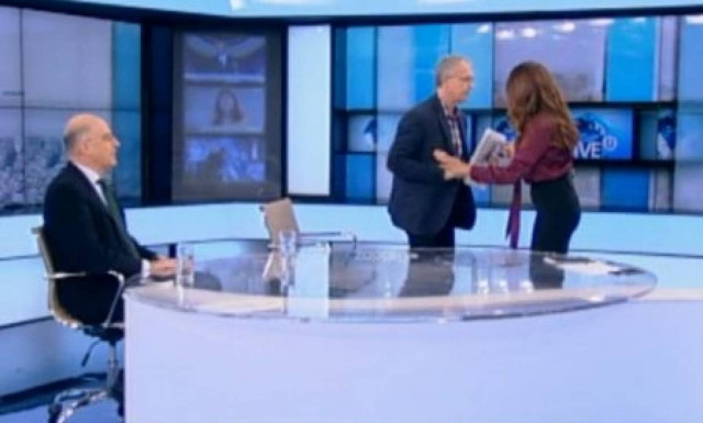 «Πλακώθηκαν» στον αέρα Δένδιας - Ρήγας: Έφυγε από το στούντιο ο γραμματέας του ΣΥΡΙΖΑ (video)