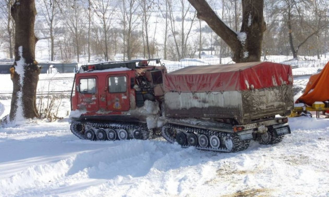 Καιρός ΤΩΡΑ - Χαλκιδική: Εγκλωβισμένοι κτηνότροφοι από το χιονιά