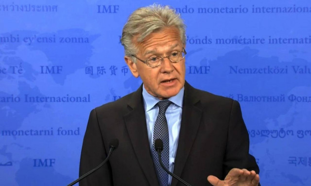 Πρόσθετα μέτρα ζητάει το ΔΝΤ αν το πλεόνασμα μείνει στο 3,5%