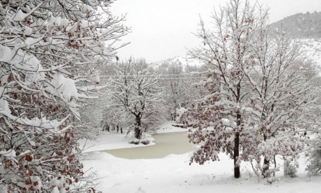 Καιρός ΤΩΡΑ: Δείτε πού χρειάζονται αντιολισθητικές αλυσίδες