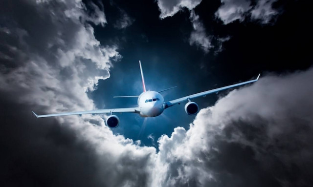 Οι επιβάτες της πτήσης 666 με προορισμό την «Κόλαση» να προσέλθουν στον έλεγχο των εισιτηρίων...