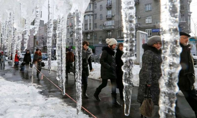 Τουλάχιστον 40 νεκροί από το πολικό ψύχος στην Ουκρανία (video)