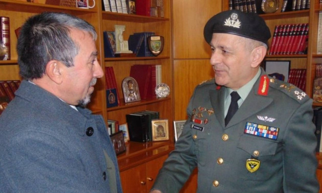 Ενα απρόσμενο δώρο που συγκίνησε τον Α/ΓΕΣ