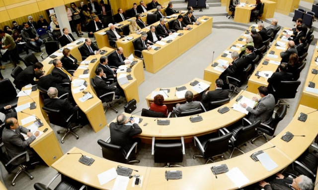 Κυπριακό: Δηλώσεις υποστήριξης από ΔΗΣΥ και ΑΚΕΛ