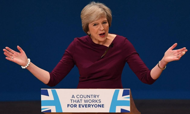 Αποκάλυψη: Σε «σκληρό» Brexit ετοιμάζεται να προχωρήσει η Τερέζα Μέι