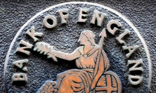 Το «σκληρό Brexit» πιέζει τη λίρα