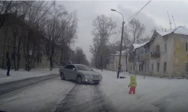 Κάμερα αποτυπώνει την πιο τεμπέλικη διάσωση που έγινε ποτέ! (Vid)