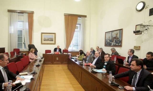 Πόρισμα ΣΥΡΙΖΑ για δάνεια κομμάτων και ΜΜΕ: Τρίγωνο διαπλοκής πολιτικών, μέσων και τραπεζών