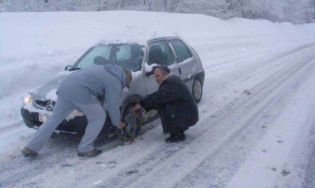 Καιρός ΤΩΡΑ: Προσοχή! Αυτοί οι δρόμοι είναι κλειστοί - Πού χρειάζονται αντιολισθητικές αλυσίδες