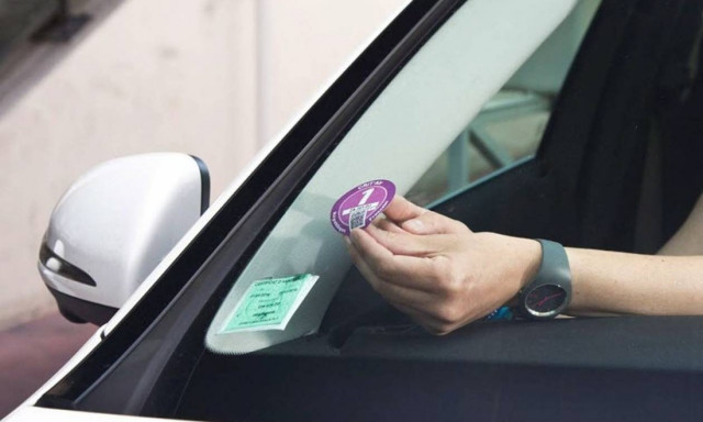 Γαλλία: Τα αυτοκίνητα θα είναι «σημαδεμένα» για να κυκλοφορούν στο Παρίσι (vid)