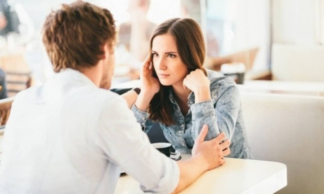 Εσύ το ήξερες; Οι άνδρες μεταφέρουν περισσότερες πληροφορίες από τις γυναίκες όταν μιλoύν