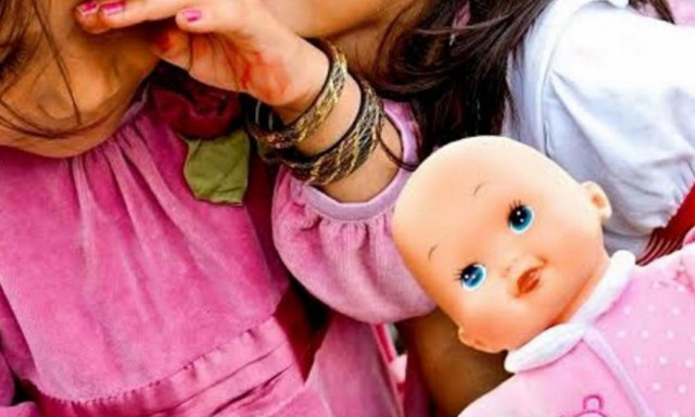 Απίστευτο περιστατικό: Εγκατέλειψαν τρία παιδάκια στην Πάτρα - Κυκλοφορούσαν αγκαλιασμένα στο δρόμο