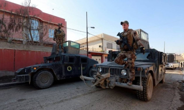 Mosul battle: Iraqi army retakes city's east from IS