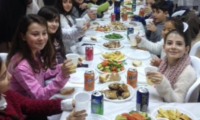 Το καλύτερο «Ποδαρικό» για τη νέα χρονιά έκανε η Εύξεινος Λέσχη Χαρίεσσας με ένα ευχαριστήριο γεύμα