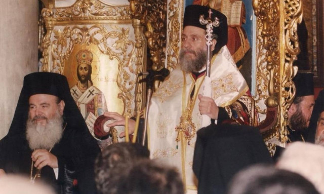 Σαν σήμερα πριν από 15 χρόνια ανέλαβε το πηδάλιο της μητρόπολης Σύρου ο Δωρόθεος Β’ (pics)