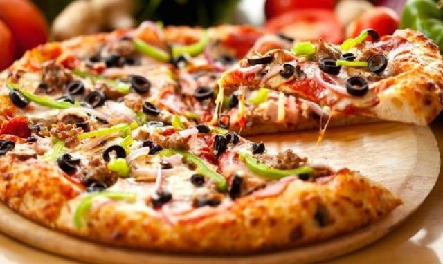 Σάλος: Αποκαλύφθηκε το αηδιαστικό μυστικό πασίγνωστης πίτσας και είναι σοκαριστικό!