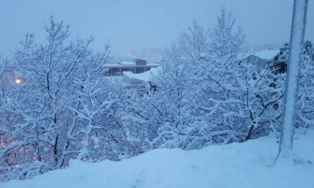 Απίστευτο: Σε αυτό το χωριό της Ελλάδας χιονίζει εδώ και 27 ημέρες ασταμάτητα (pics)