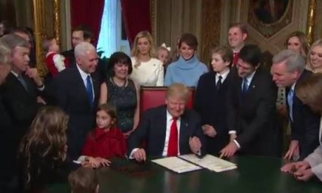 ΗΠΑ: Οι πρώτες επίσημες πράξεις του Τραμπ ως πρόεδρος