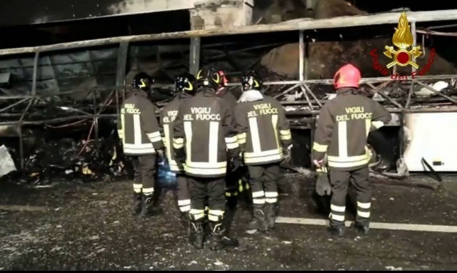 Ουγγαρία: Θρήνος στη Βουδαπέστη για τους 16 νεκρούς μαθητές (Pics+Vid)