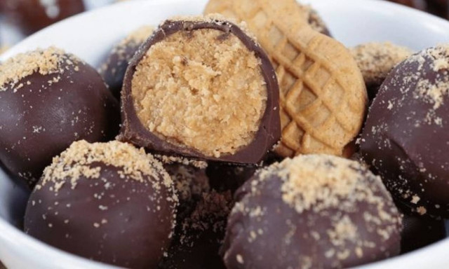 Τρουφάκια με 3 υλικά χωρίς ψήσιμο!