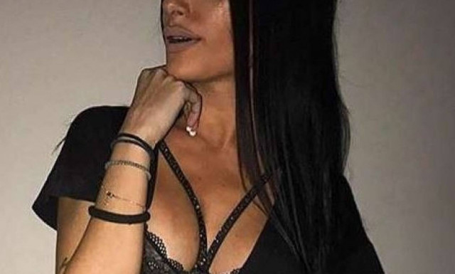 Η Ζωή «τρέλανε» το Κολωνάκι με το… μπούστο της (pics)