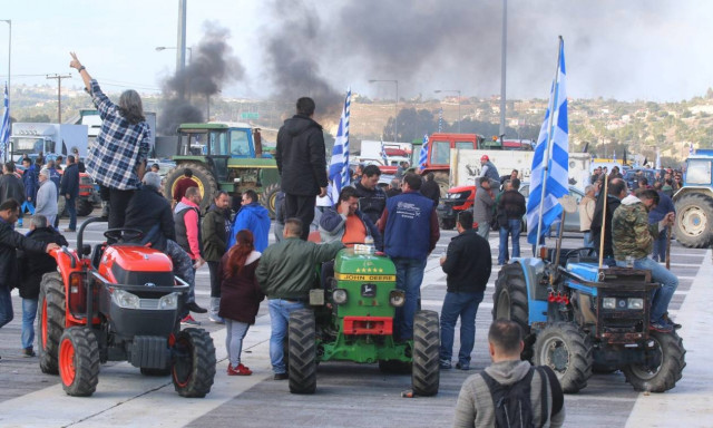 Μπλόκα αγροτών 2017: Ξεκίνησαν οι κινητοποιήσεις - Έκλεισε η Ιόνια Οδός