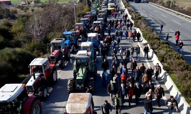 Protesting farmers turn out in force to block highways and press their demands