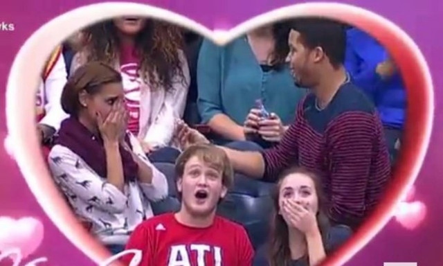 Η πρόταση γάμου εξελίχθηκε σε... επική γκάφα! (video)