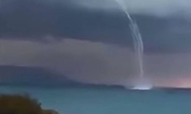 Βίντεο – ντοκουμέντο: Εξωγήινοι «ρουφούν» νερό από τη θάλασσα