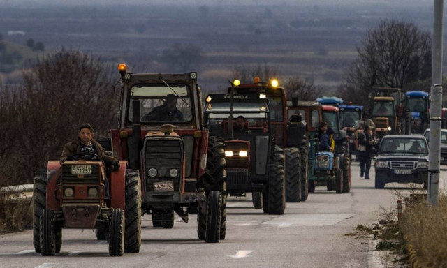 Μπλόκα αγροτών 2017: Άρχισαν οι κινητοποιήσεις - Δίωροι αποκλεισμοί Εθνικών Οδών