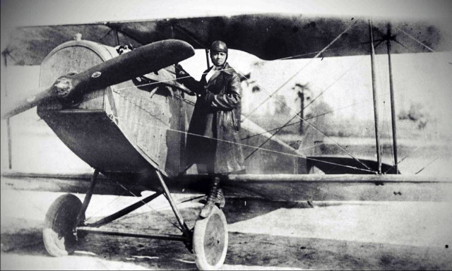 Bessie Coleman: Αυτή είναι η πρώτη μαύρη γυναίκα αεροπόρος που τιμά με Doodle η Google