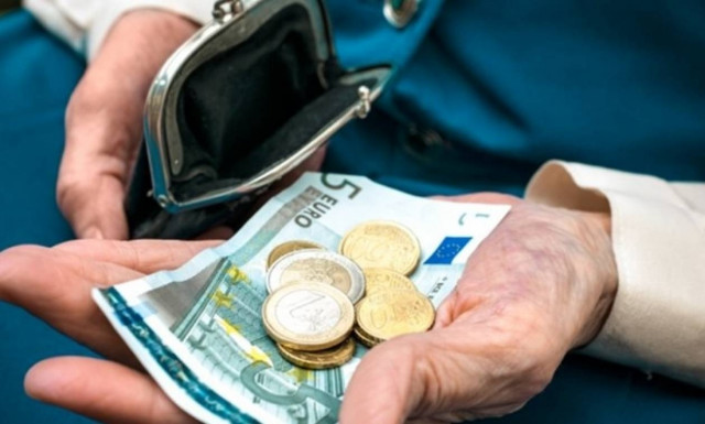 Συντάξεις Φεβρουαρίου 2017: Οι ημερομηνίες πληρωμής για όλα τα Ταμεία - Πότε θα μπουν τα χρήματα