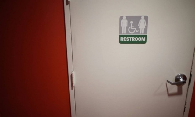 Αδιανόητο: Καθηγήτρια υποχρέωσε 14χρονη μαθήτρια να ουρήσει μέσα σε κουβά