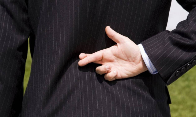 Ο Έλληνας απατεώνας που αρραβωνιάστηκε 170 κορίτσια