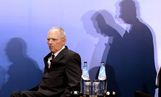 Κλίμα 2015 δημιουργεί ο Σόιμπλε - Θέλει να πετάξει την Ελλάδα εκτός Ευρωζώνης