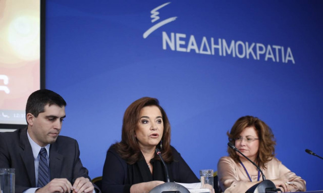 Βολές Μπακογιάννη και Σπυράκη εναντίον Ξυδάκη για τα περί δραχμής