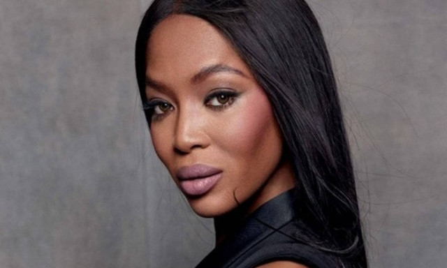 Τα γυμνά οπίσθια της Naomi Campbell έβαλαν φωτιά στο Διαδίκτυο (photo)