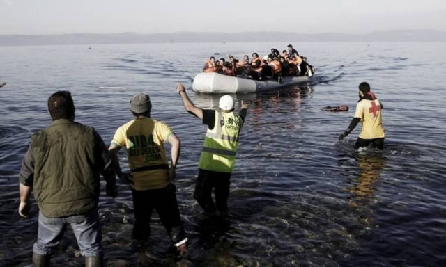 Migrants and refugees located on Samos' beach; missing man rescued