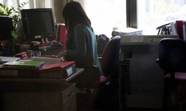 Ποιοι γλιτώνουν δύο «κόφτες» εάν βγουν στη σύνταξη μέσα στο 2017