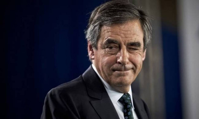 Γαλλία: Ο Φιγιόν δηλώνει ότι δεν πτοείται από τις καταγγελίες σε βάρος της συζύγου του