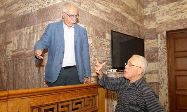 Συνεχίζει την ιδεοληψία με τις θεματικές το υπουργείο Παιδείας παρά την οργή του κόσμου